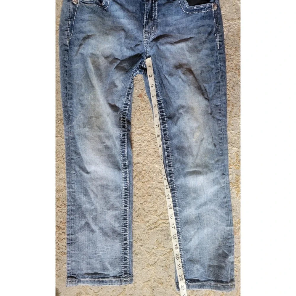 Miss Me Curvy Crop Jeans 27 Medium Wash Lace Rhinestone‎ Embellished Mid Rise